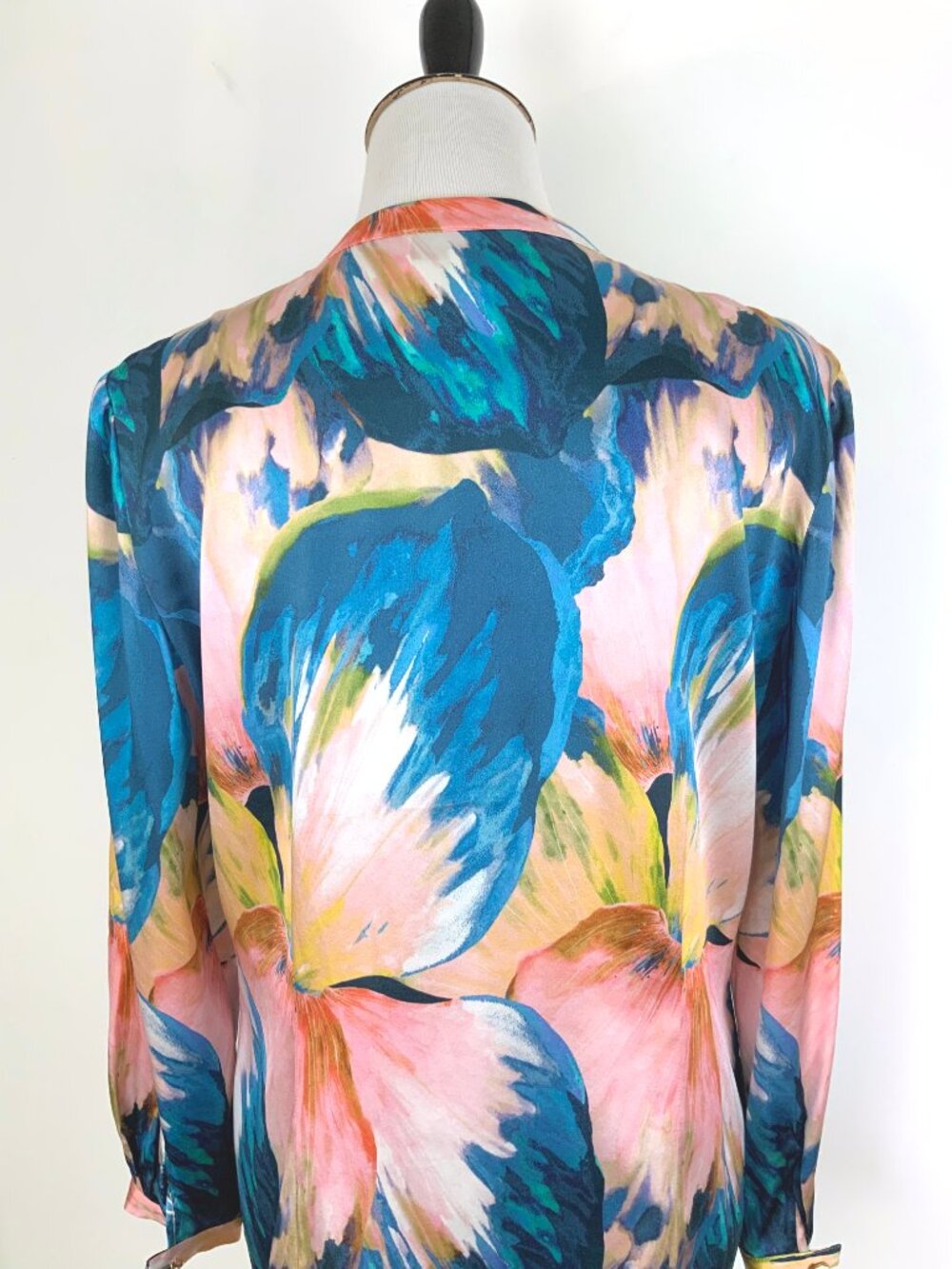 New St. John Collection Silk Floral Watercolor Blue Pink Blouse Sz 8 - Picture 6 of 16
